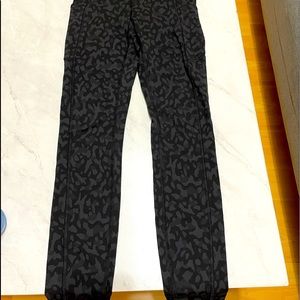 Lululemon Invigorates thights